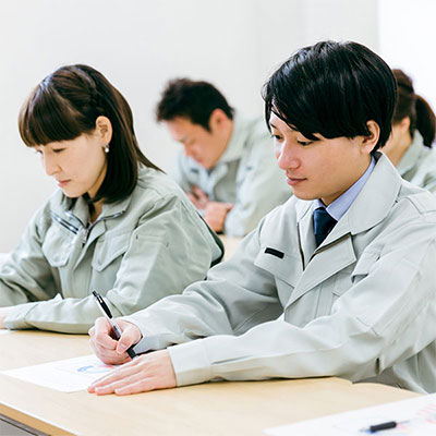 確かな技術を次世代へ。未経験者を一から育てる育成力